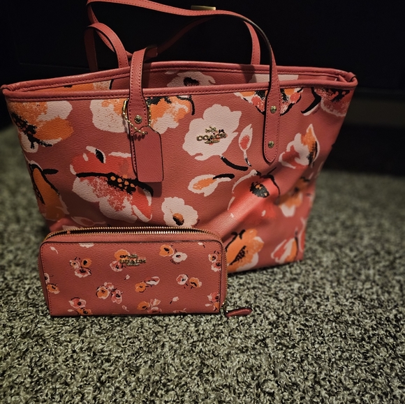 Coach - Picture 2 of 3